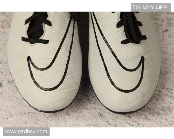 球星专属落场足球鞋皮版设计揭秘 彰显个性与性能的完美结合