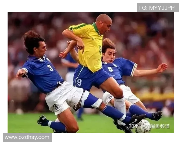 足球巨星历史地位排名探讨：谁是足坛永恒的王者与传奇