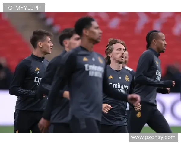 足球球星精彩过人瞬间集锦展现超凡技术与极致突破技巧